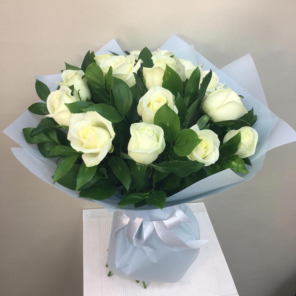 Букет 15 Белых роз Проуд в Екатеринославке