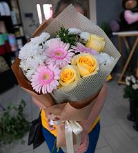 Букет цветов из:  Герберы, Розы и Хризантемы в Екатеринославке