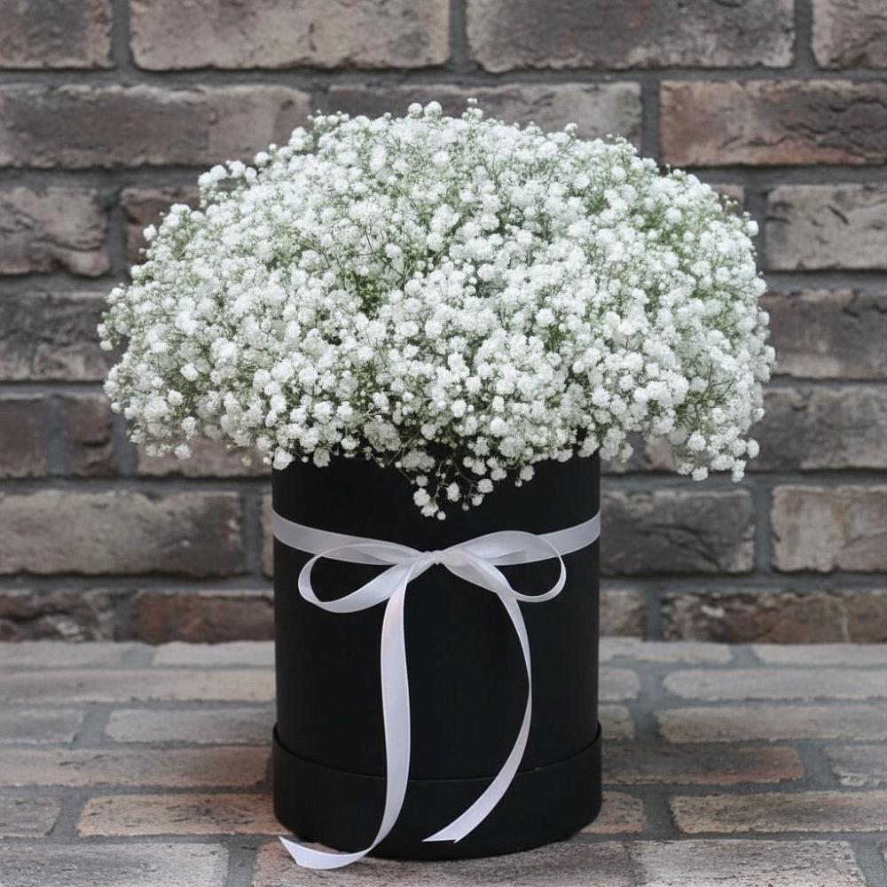 Цветочная композиция из Гипсофила в шляпной коробке в Екатеринославке