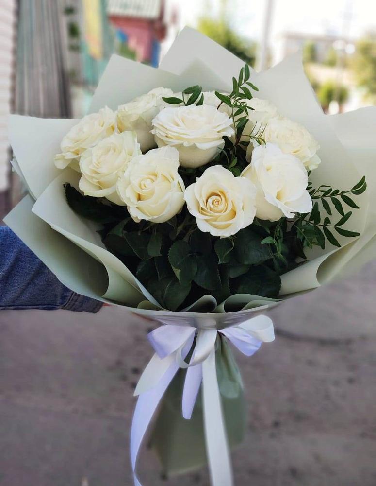 Букет Белые розы Проуд в Екатеринославке