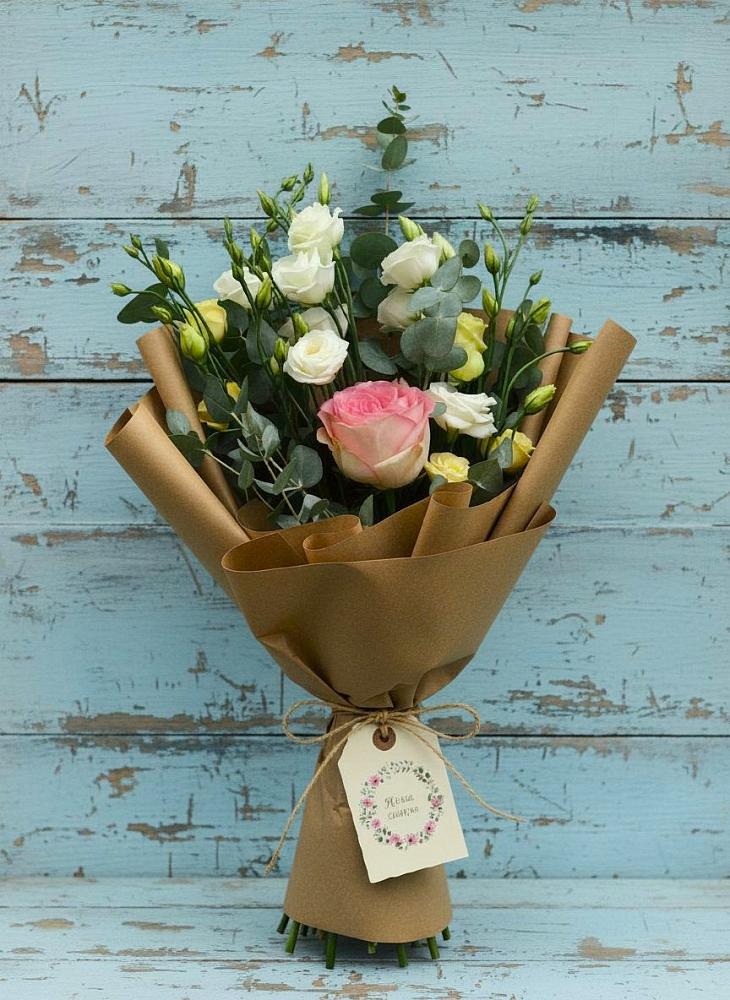 Букет цветов из: Розы и Лизиантусы в Екатеринославке