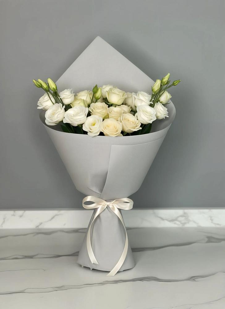 Букет цветов из: Розы и Лизиантусы в Екатеринославке