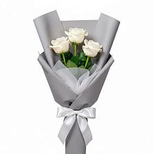 Букет 3 белые розы в Екатеринославке
