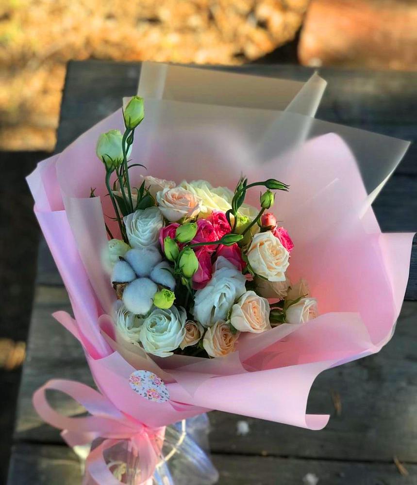 Букет цветов из: Розы и Лизиантусы в Екатеринославке