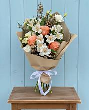 Букет цветов из:  Альстромерии, Лизиантусы, Розы и Хризантемы в Екатеринославке