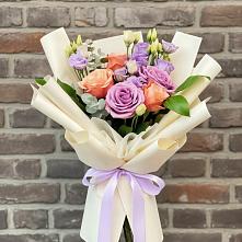 Букет цветов из:  Лизиантусы и Розы в Екатеринославке