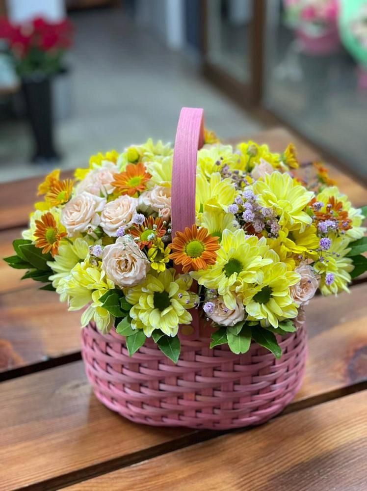 Цветочная композиция из Хризантемы и Розы в корзине в Екатеринославке