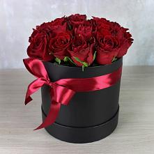 Цветочная композиция из Розы в шляпной коробке в Екатеринославке