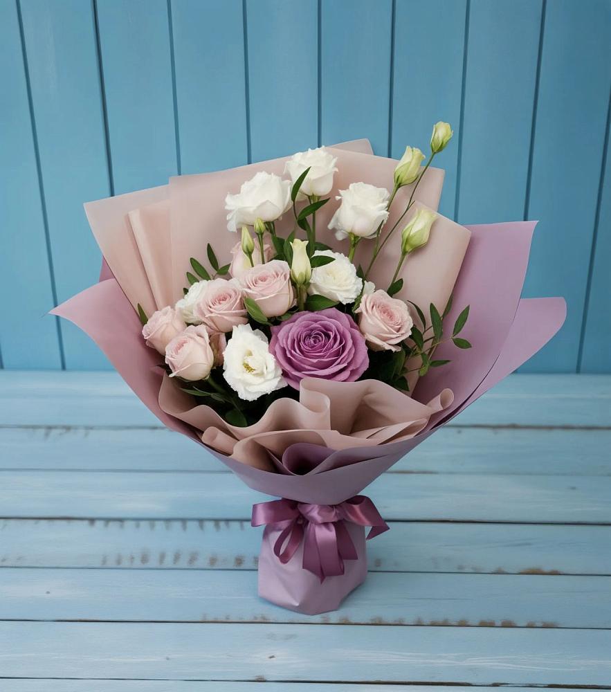 Букет цветов из: Розы и Лизиантусы в Екатеринославке